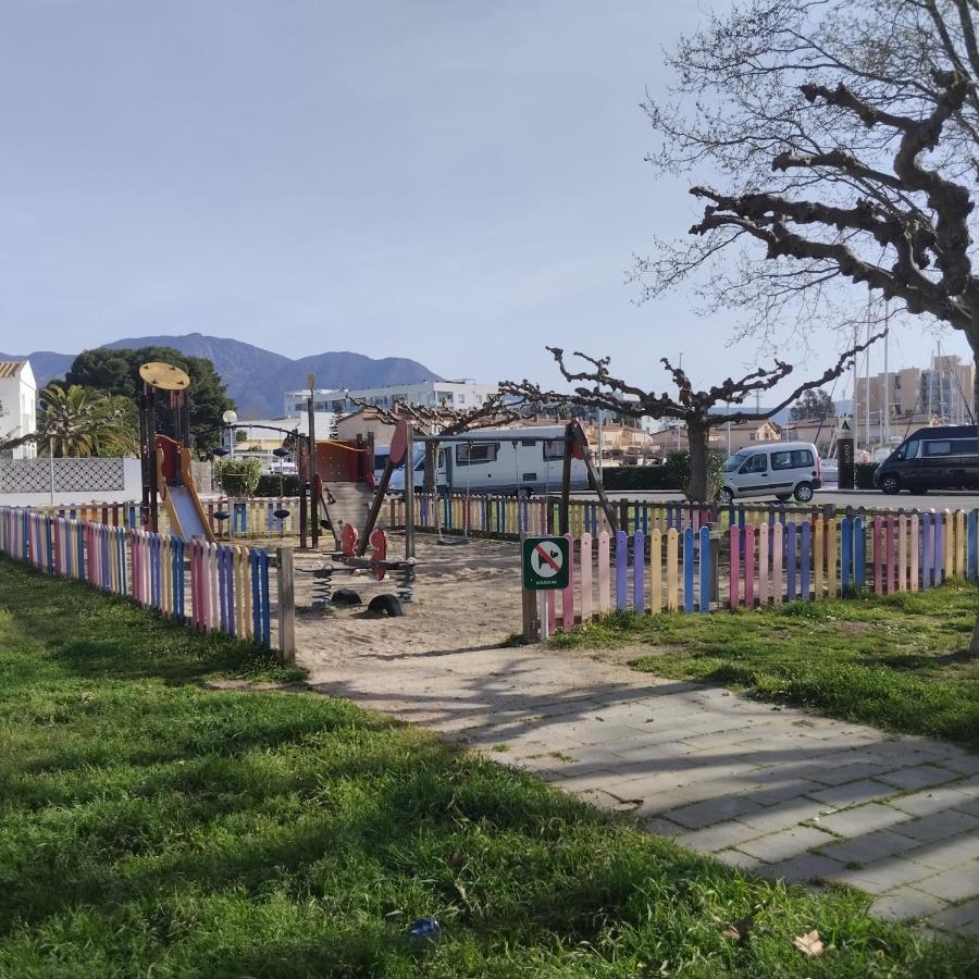 Atico Of 3 Rooms, Total 130M² Just For You With A 60 M² Terrace, Swimming Pool, Mountain And Marina View. Росес Екстериор снимка